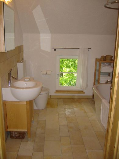 CASA PLURIFAMILIARE VERSATILE CON POSSIBILITÀ COMMERCIALE E POTENZIALE DI AMPLIAMENTO – Bad Nebengebäude