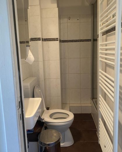 Reihenmittelhaus mit eigenem Garten in Farmsen – Provisionsfrei & Preisattraktiv – Badezimmer 1.OG