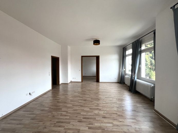 Zentrumsnahes Wohn- und Geschäftshaus (1 Gewerbe + 3 Wohnungen) in Schwelm - voll vermietet – Wohn- und Essbereich 1. OG
