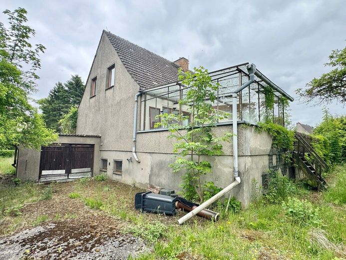 HORN IMMOBILIEN ++ großes Haus 7 Zimmer, mit großem Grundstück in Altentreptow, sanierungsbedürftig – Hausansicht