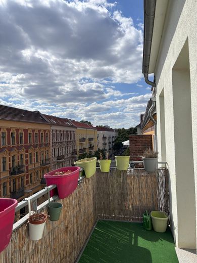 Helle modernisierte 3-Zimmer-Altbauwohnung im Weitlingkiez - Provisionsfrei - – Balkon