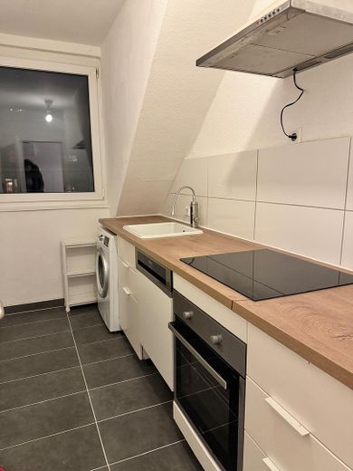 Stilvolle und möblierte 2-Zimmer-Wohnung in Stuttgart-West (flexible Befristung möglich) – Küche