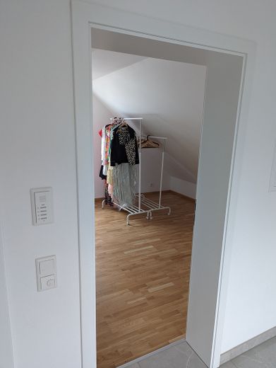 Einfamilienhaus nähe Saturnarena – DG Zimmer2