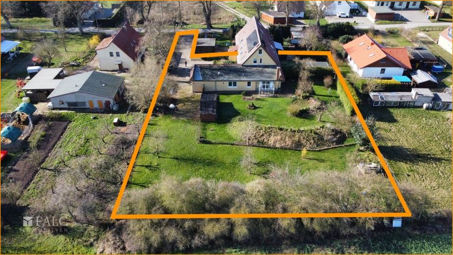 Neue Heizung + 9 kWp PV-Anlage im Zweigenerationenhaus!! – Vogelperspektive