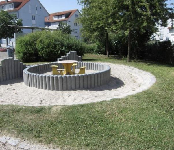 Повністю відремонтована 3,5-кімнатна квартира з ліфтом і гаражем – Spielplatz