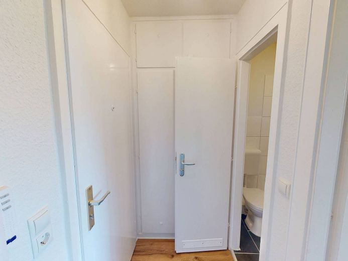 Einziehen. Einkuscheln. 1. Kaltmiete sparen: Helles 1-Zimmer-Appartement mit Balkon – Flur