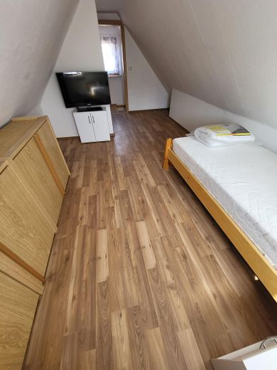 Günstiges, gepflegtes freistehendes Einfamilienhaus mit EBK in Kirchzell (Odw.) – Kinderzimmer