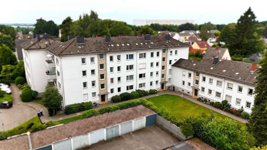 Erstbezug nach Sanierung - 2-Zimmer + neue Küche + Balkon + Garage – Ansicht des Hauses