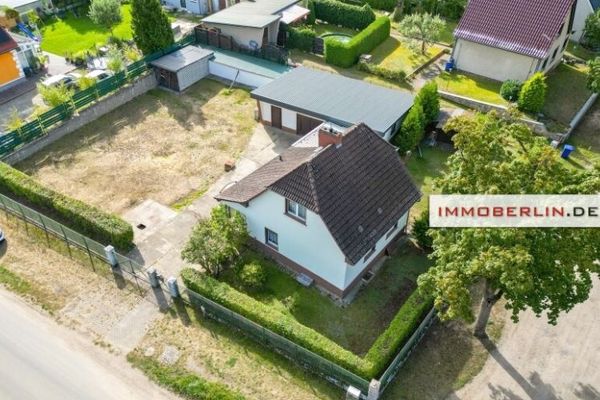 IMMOBERLIN.DE - Charmantes Einfamilienhaus auf teilbarem Grundstück in ruhiger Waldrandlage