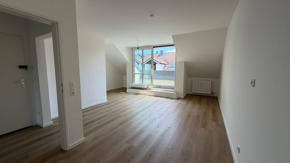 Erstbezug nach Sanierung im Herzen von Unterhaching – Wohnzimmer