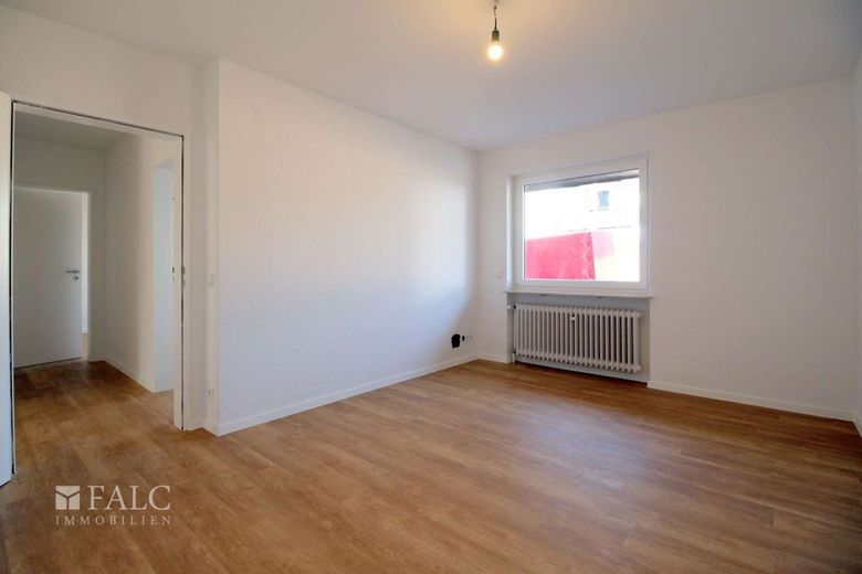 Sanierte Wohnung mit großem Wohnzimmer! – Schlafzimmer I