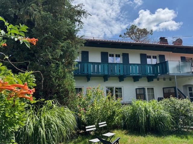 Ruhige 5 Zi-Whg. in Berg mit Balkon, renoviert – Aussenansicht West