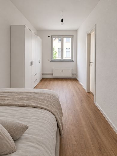 Fraîchement rénové & partiellement meublé – agréable appartement de 2 pièces à Wiesbaden – Schlafzimmer