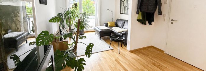 Wohnzimmer mit Zugang Balkon