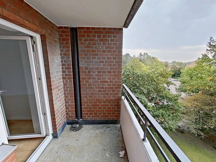 Moderno appartamento con 4 locali, BALCONE e vasca da bagno a Lübeck-Buntekuh – Balkon