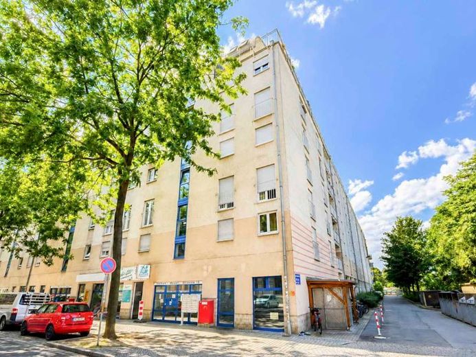 Kapitalanlage – Vermietete 2-Zi.-Wohnung mit Balkon & Stellplatz in Dresden-Neustadt – Foto 1