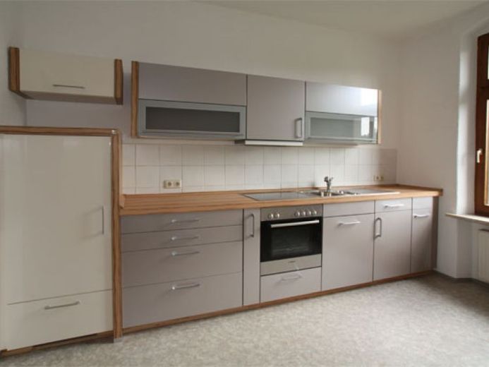 Tolle Einbauküche...ideal für WG´s...großes Bad mit Fenster...Laminat – फोटो 1