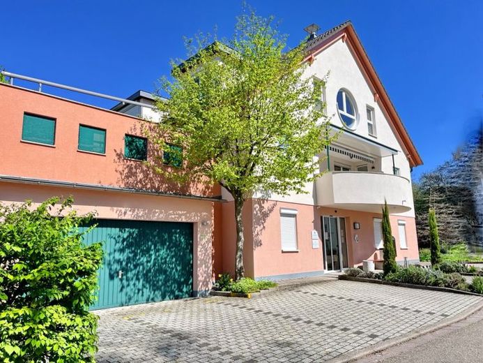 Luxuriöses Wohnhaus mit vermieteter Hausarztpraxis – फोटो 1