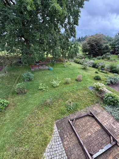 Günstiges EFH mit Terrasse, Garage, Dusche und sonnigem Grundstück am grünen Ortsrand – Terrasse