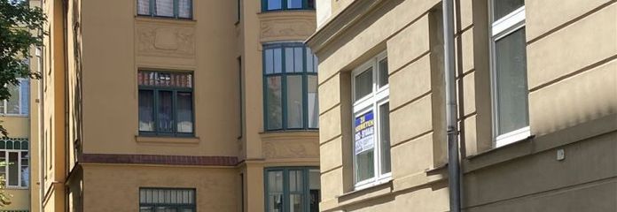 Weimar* Westvorstadt* 2 Zimmer-Whg* Wohnküche* Tageslichtbad mit Dusche* sep. WC* SP anmietbar