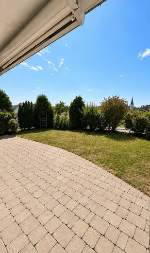 Bifamiliare moderna con potenziale di ampliamento – EG_Terrasse