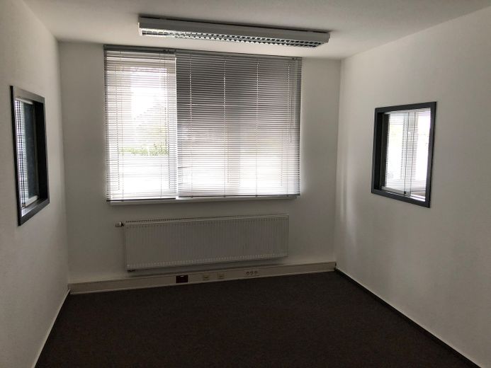 Lager/ Produktionshalle ( mit Büro ) – Büro 2