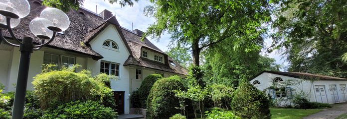 Ansicht Haus mit Remise