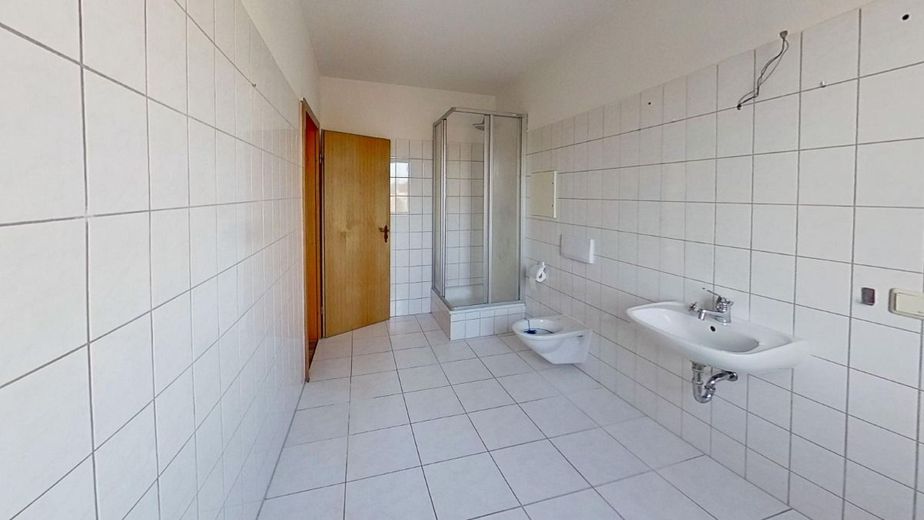 Helle 2-Raum DG-Wohnung sucht neuen Mieter – Badezimmer