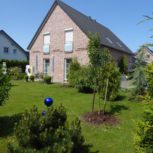 VON PRIVAT - STIL & CHARME! - Photovoltaik, Raumwunder, Garten, Gartenhaus... – gr. Garten / hintere DHH