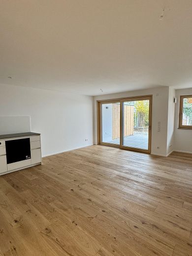 Wohnen im Neubau - Komfortable 2-Zimmer-Wohnung mit großem Balkon – Wohnen und Kochen - Beispiel
