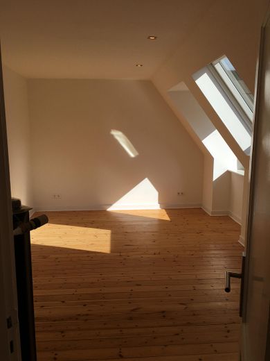 شقة مشرقة مُجددة من 3 غرف في ديسترنبروك – Schlafzimmer