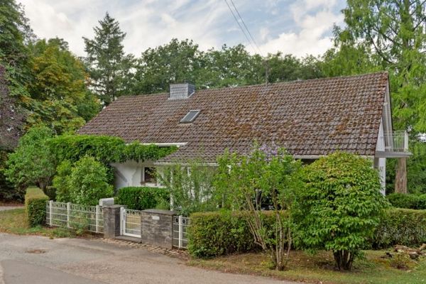 Trier-Feyen - Großzügiges freistehendes Wohnhaus in individueller Lage mit viel Grün