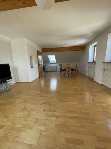 Helles 40 m²-Wohnzimmer