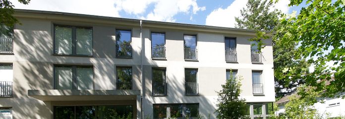 Modernes Loft mit 3,40 m Raumhöhe – Wohnen & Arbeiten in Top-Lage Pasing-Obermenzing – Hauseingang und Loft