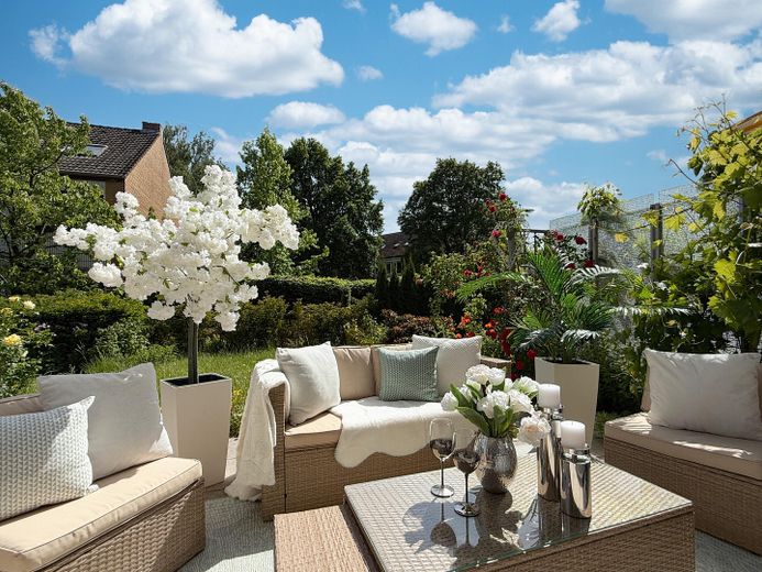 Großes, modernes Reihenhaus, sofort bezugsfrei! – traumhafte Terrasse