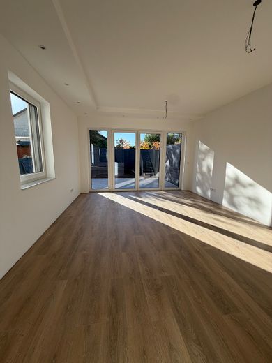 La vostra opportunità di avere una casa di proprietà – Casa a schiera efficiente dal punto di vista energetico in una posizione privilegiata (KfW55) – Wohn-Essbereich