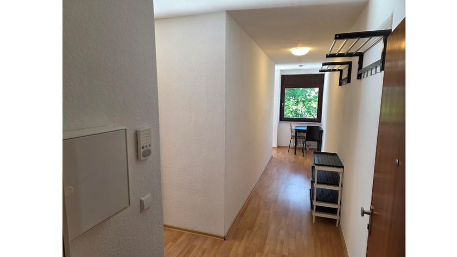 490 € Hausgeld? Dafür 511.000 € Rücklage, Hybrid-Heizung & 2 Balkone – unter 160.000 € – Flur: perfekter Schnitt 