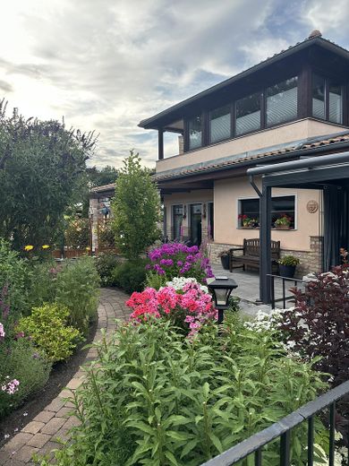 Wohnen wie im Urlaub: Mediterraner Bungalow in Blankenfelde-Mahlow – Haus mit Terrassen