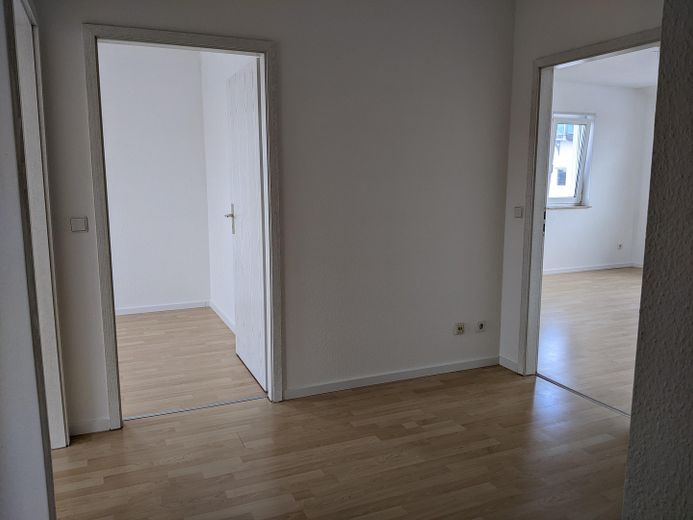 Helle Dachgeschosswohnung mit Dachterrasse und Tiefgaragenstellplatz – Flur