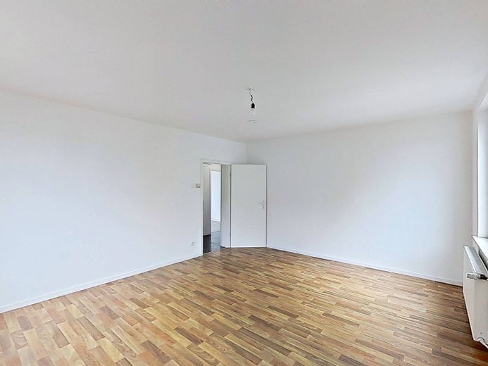 Gemütlichkeit&Modernität: 2-Zi.-Whg. mit Wannenbad in Bielefeld-Mitte – Ansicht II: Wohn- und Esszimm…