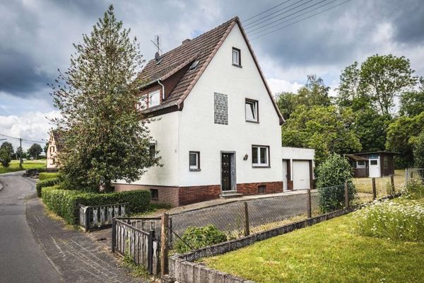 Einfamilienhaus mit XXL-Garten & Ausbaupotenzial: Gestalte dein Familienglück in Güllesheim!