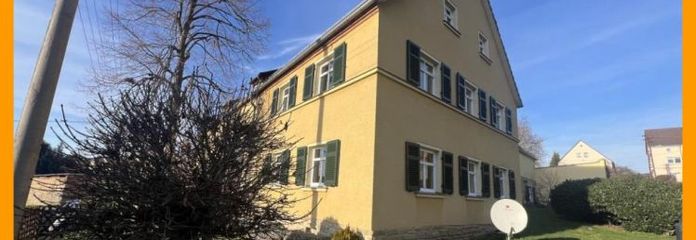 Live like in a detached house in the modernized historic 3-sided farmhouse near Gera for rent!
