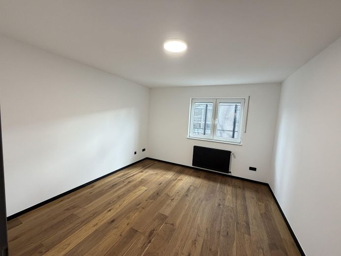 Przestronne mieszkanie z balkonem i tarasem w Troisdorf – Zimmer
