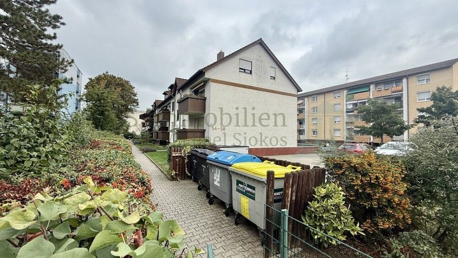 ** Gemütliche 2-ZKB-Dachgeschosswohnung mit Stellplätzen in Mannheim-Schönau ** – Hausansicht 1