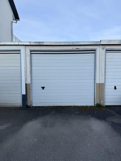 Gepflegtes Reihenmittelhaus in ruhiger Lage mit Garten und Garage – Garage/Stellplatz