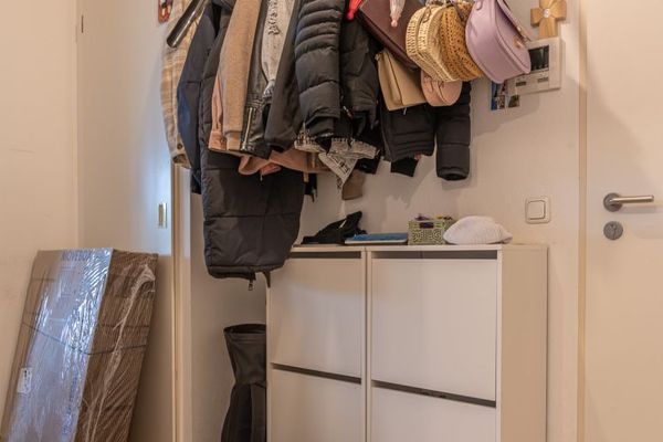 Moderno appartamento con giardino di 3 locali, cucina componibile riscattabile e posto auto in garage sotterraneo a Landshut-Mitterwöhr