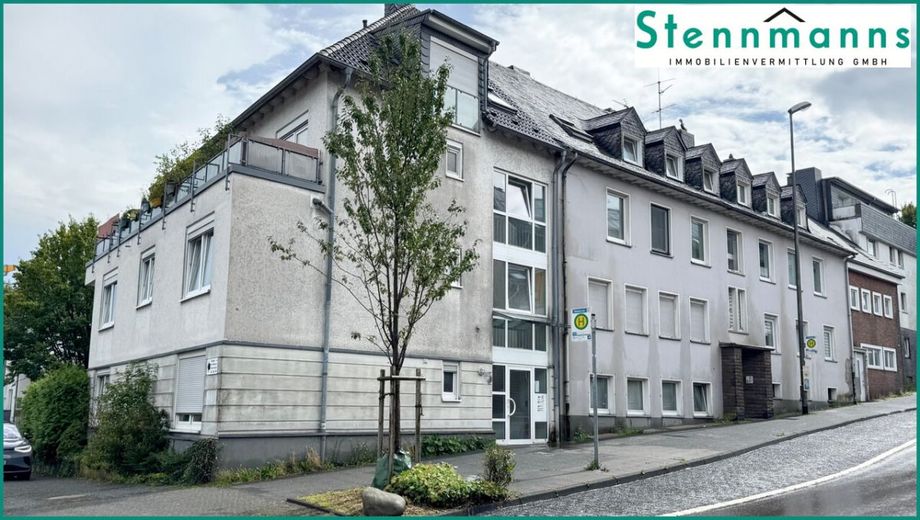 DREIFAMILIENHAUS IM STADTZENTRUM VON REMSCHEID - 2 WOHNEINHEITEN VERMIETET - MÖGLICHKEIT ZUM EIGENNUTZ – Wohnhaus mit drei Einheiten in der Peterstraße