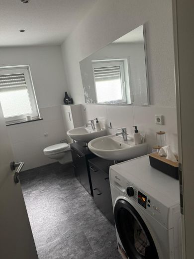Bellissimo appartamento di 4,5 locali con cucina, bagno e WC per ospiti in posizione tranquilla – Foto 12