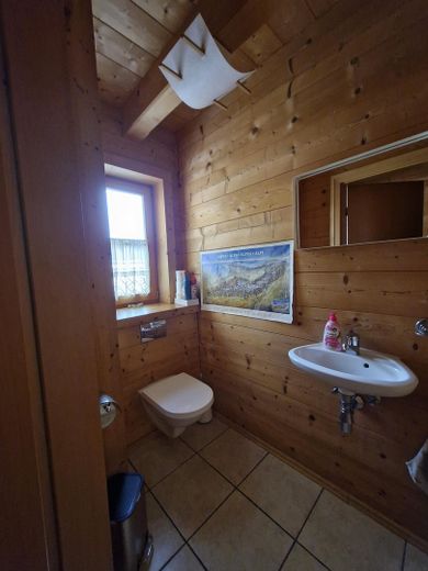 Ökol. Blockhaus in Bernau am Chiemsee – Zuhause auf Zeit für bis zu 5 Jahre, mit eigenem Garten – Gäste WC