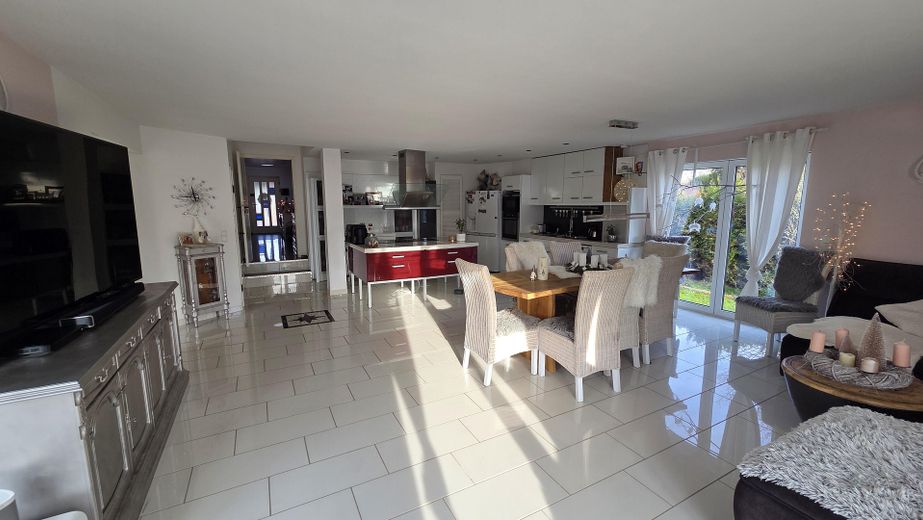 Bungalow familial de rêve avec 6,5 pièces et piscine à Wedemark – Wohn- und Essbereich 2